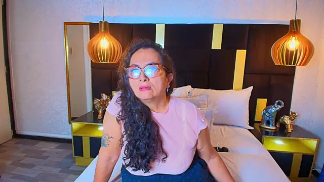 AlessandraLeroy online show from September 10, 2025, 12:59 pm