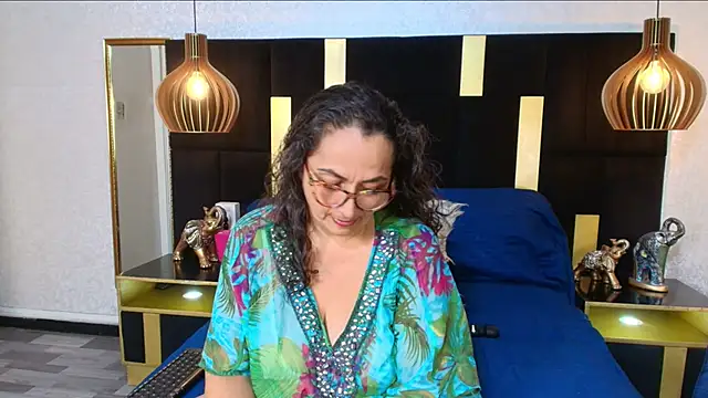 Snapshot of AlessandraLeroy chatting on October 19, 2025, 1:03 pm AlessandraLeroy online show from October 19, 2025, 1:03 pm