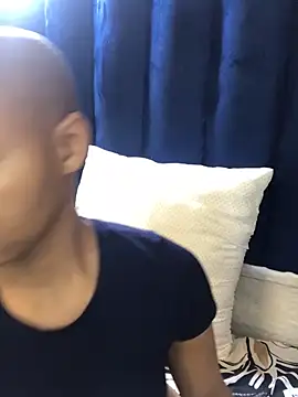 Snapshot of BondiBitch chatting on October 27, 2025, 9:27 pm BondiBitch online show from October 27, 2025, 9:27 pm