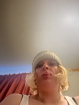 Snapshot of KITTYBOOBOOFUXX chatting on February 3, 2026, 10:04 pm KITTYBOOBOOFUXX online show from February 3, 2026, 10:04 pm