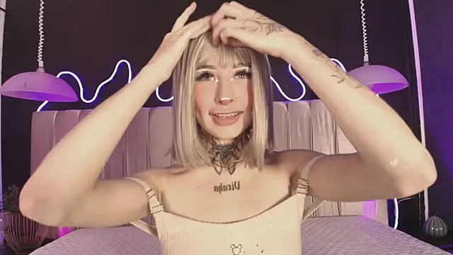 Snapshot of Zhally_Dee chatting on March 3, 2026, 7:43 pm Zhally Dee online show from March 3, 2026, 7:43 pm