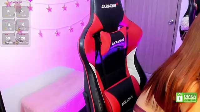 Snapshot of LindaSilverstone chatting on October 10, 2025, 11:49 pm LindaSilverstone online show from October 10, 2025, 11:49 pm