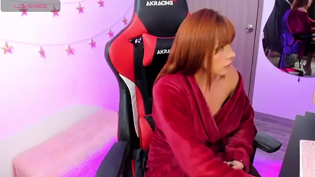 Snapshot of LindaSilverstone chatting on October 25, 2025, 7:25 pm LindaSilverstone online show from October 25, 2025, 7:25 pm