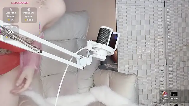 Snapshot of Cocobee chatting on October 12, 2025, 4:08 pm Cocobee online show from October 12, 2025, 4:08 pm