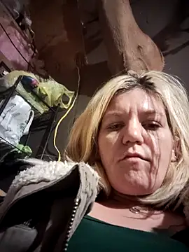 Snapshot of sexytattedbabe chatting on October 10, 2025, 5:30 am sexytattedbabe online show from October 10, 2025, 5:30 am