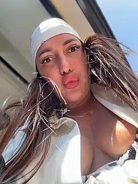 AleksandraRich online show from June 5, 2026, 6:52 am