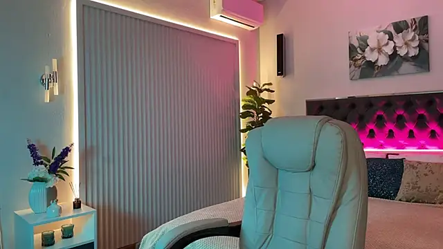 Snapshot of _Vikky_Moon_ chatting on September 19, 2025, 1:20 am Vikky Moon online show from September 19, 2025, 1:20 am