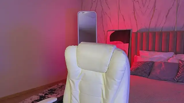 Snapshot of _Vikky_Moon_ chatting on October 8, 2025, 1:18 am Vikky Moon online show from October 8, 2025, 1:18 am