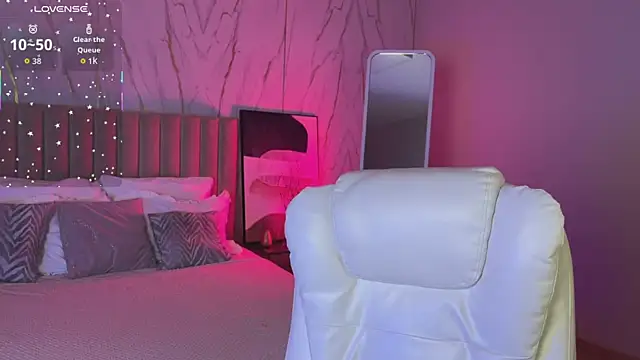 Snapshot of _Vikky_Moon_ chatting on October 3, 2025, 12:25 am Vikky Moon online show from October 3, 2025, 12:25 am