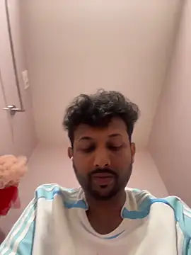 Snapshot of MIRTHICK2002 chatting on October 31, 2025, 11:29 am MIRTHICK2002 online show from October 31, 2025, 11:29 am