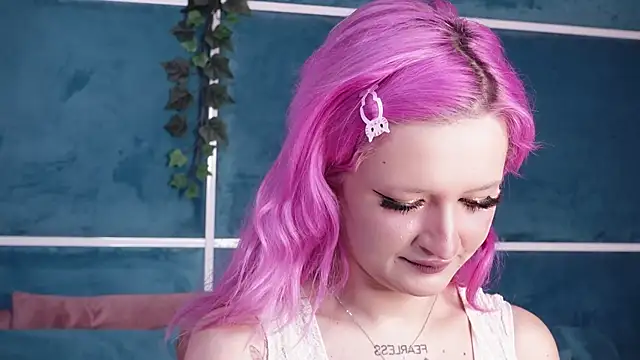 Snapshot of SunnyGlow chatting on October 17, 2025, 4:38 am SunnyGlow online show from October 17, 2025, 4:38 am