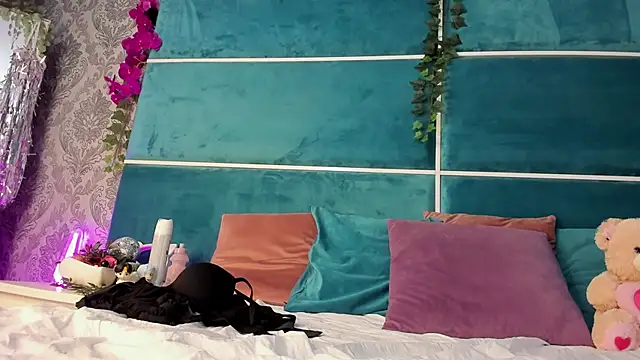 Snapshot of SunnyGlow chatting on November 4, 2025, 5:44 am SunnyGlow online show from November 4, 2025, 5:44 am