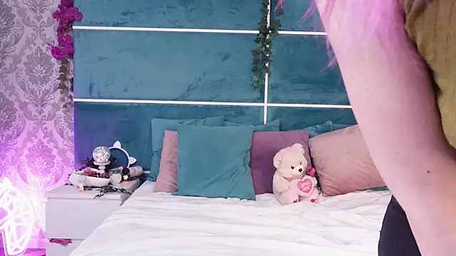 Snapshot of SunnyGlow chatting on September 29, 2025, 12:00 pm SunnyGlow online show from September 29, 2025, 12:00 pm