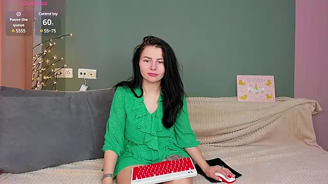 Charlotte Woods online show from March 10, 2025, 4:28 am