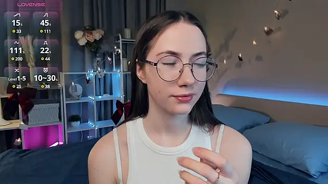 Kira mindnes online show from March 16, 2025, 7:38 pm