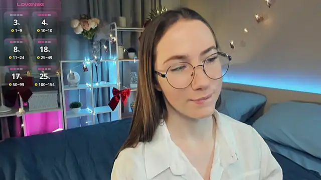 Kira mindnes online show from March 13, 2025, 7:28 pm