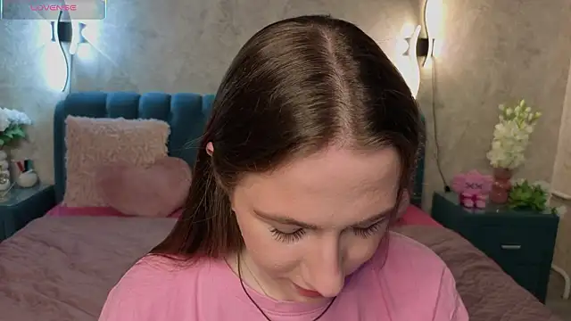 Kira mindnes online show from March 2, 2026, 5:52 am