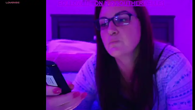 Snapshot of SouthernElle1 chatting on September 30, 2025, 12:49 am SouthernElle1 online show from September 30, 2025, 12:49 am