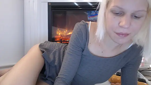 ElssaRush online show from October 20, 2025, 11:00 am