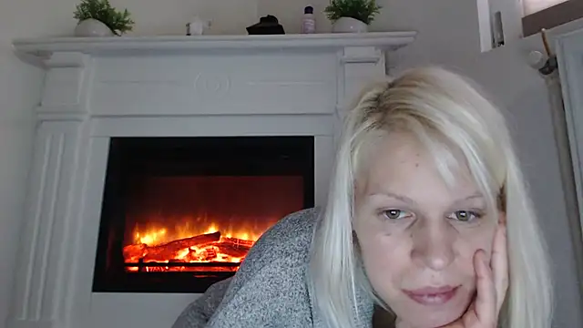 ElssaRush online show from October 13, 2025, 4:58 am