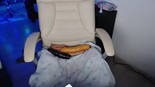 ElssaRush online show from December 17, 2025, 6:24 pm