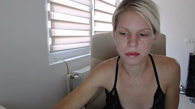 ElssaRush online show from September 22, 2025, 5:24 am