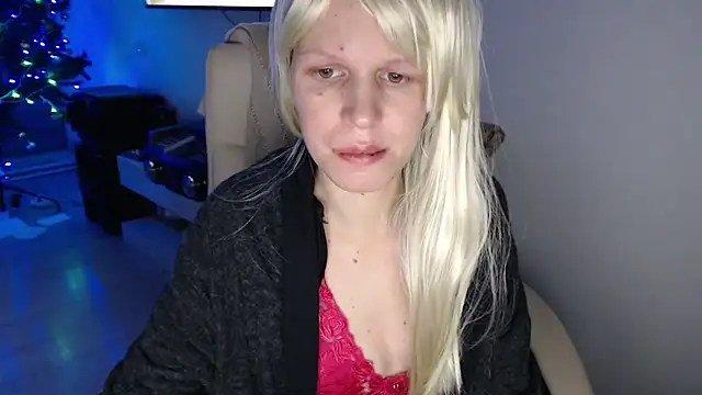 ElssaRush online show from December 22, 2025, 4:56 am