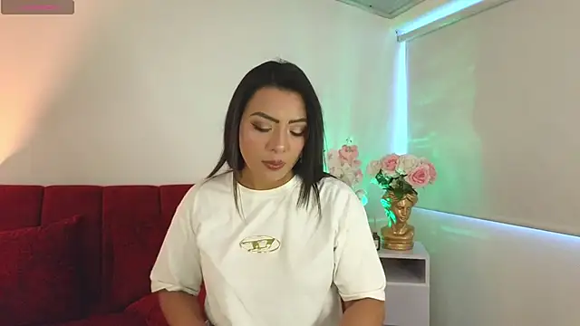 Cinthia cf online show from March 22, 2025, 1:41 pm