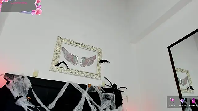 Snapshot of Lola_Blondie chatting on October 8, 2025, 12:17 pm Lola Blondie online show from October 8, 2025, 12:17 pm