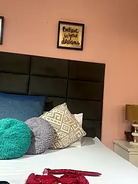 Snapshot of SophiaQueens chatting on October 2, 2025, 8:01 pm SophiaQueens online show from October 2, 2025, 8:01 pm