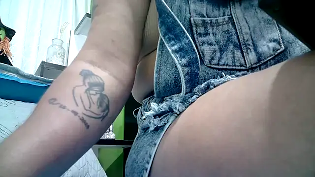 Snapshot of ANA-BULLOCK- chatting on October 27, 2025, 12:39 pm ANA-BULLOCK- online show from October 27, 2025, 12:39 pm