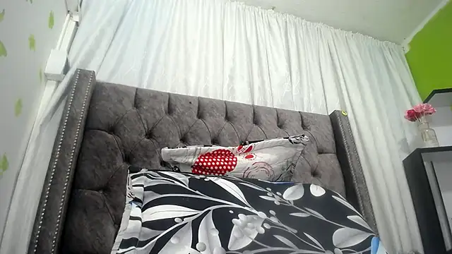 Snapshot of ANA-BULLOCK- chatting on September 22, 2025, 12:22 pm ANA-BULLOCK- online show from September 22, 2025, 12:22 pm