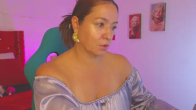 Snapshot of weet_Evans___ chatting on September 17, 2025, 3:08 am weet Evans    online show from September 17, 2025, 3:08 am