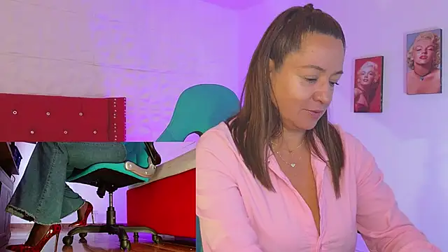 Snapshot of weet_Evans___ chatting on October 3, 2025, 4:25 am weet Evans    online show from October 3, 2025, 4:25 am