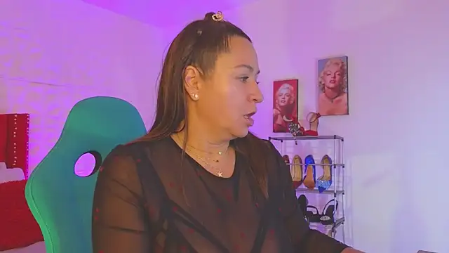 Snapshot of weet_Evans___ chatting on October 4, 2025, 4:47 am weet Evans    online show from October 4, 2025, 4:47 am