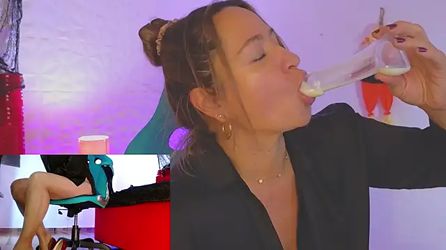 Snapshot of weet_Evans___ chatting on October 31, 2025, 11:07 am weet Evans    online show from October 31, 2025, 11:07 am