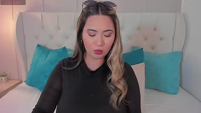 Snapshot of megan_jonesss chatting on October 8, 2025, 9:37 pm megan jonesss online show from October 8, 2025, 9:37 pm