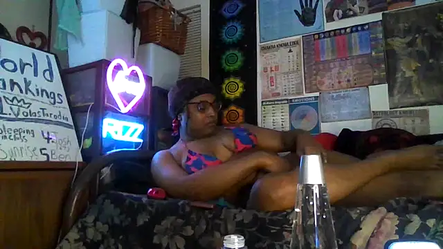 Snapshot of GardeniaFields chatting on October 2, 2025, 8:50 am GardeniaFields online show from October 2, 2025, 8:50 am