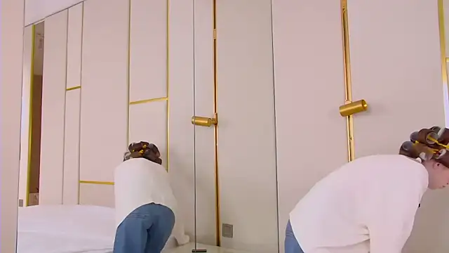 MiraBliss online show from March 31, 2026, 5:48 pm