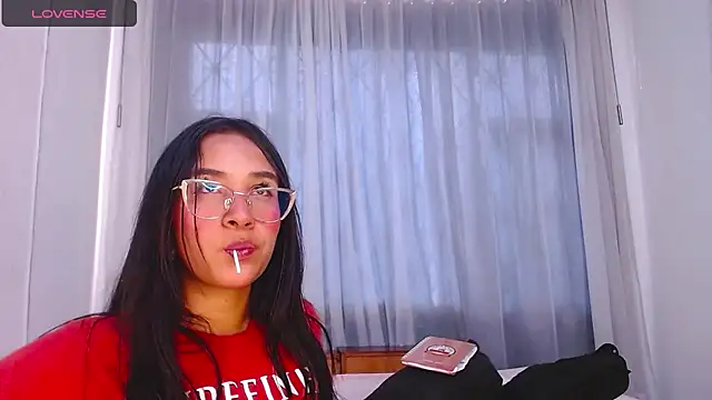 Snapshot of violettsuncs chatting on September 19, 2025, 9:52 pm violettsuncs online show from September 19, 2025, 9:52 pm