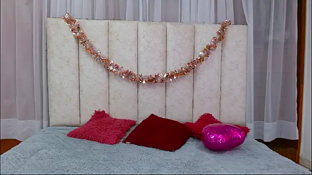 violettsuncs online show from March 21, 2025, 9:01 pm