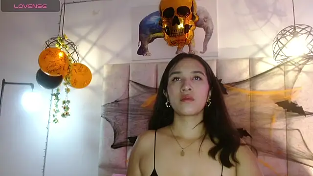 Snapshot of violettsuncs chatting on October 19, 2025, 2:31 pm violettsuncs online show from October 19, 2025, 2:31 pm