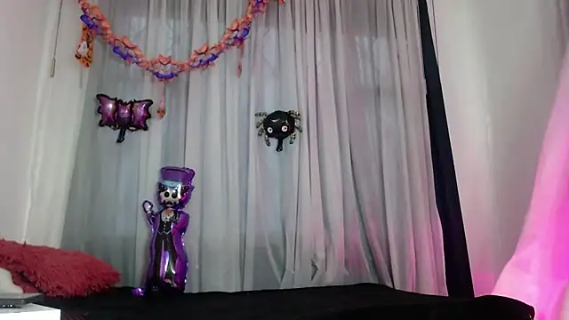 Snapshot of violettsuncs chatting on October 10, 2025, 10:10 pm violettsuncs online show from October 10, 2025, 10:10 pm