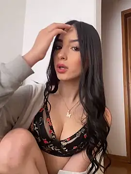 MagieeThomson online show from October 8, 2025, 7:25 pm