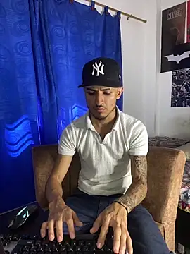 Snapshot of Zayn_kane chatting on September 28, 2025, 7:21 pm Zayn kane online show from September 28, 2025, 7:21 pm