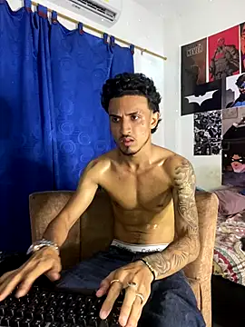 Snapshot of Zayn_kane chatting on October 31, 2025, 12:40 am Zayn kane online show from October 31, 2025, 12:40 am