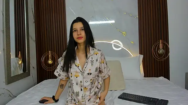 Snapshot of lucianasmith_ chatting on January 7, 2026, 12:32 pm lucianasmith online show from January 7, 2026, 12:32 pm