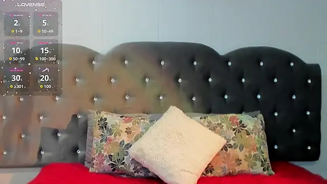 Lia Valmont online show from October 15, 2025, 12:35 pm