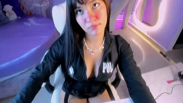 auroracute02 online show from October 23, 2025, 1:10 pm