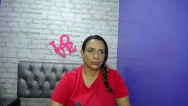 Snapshot of Milf-Prettyboobs chatting on May 7, 2026, 5:16 pm Milf-Prettyboobs online show from May 7, 2026, 5:16 pm